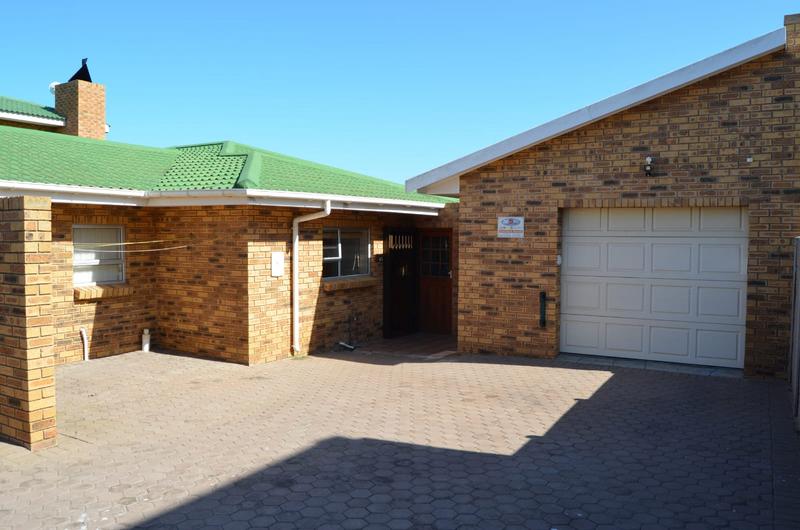 4 Bedroom Property for Sale in Menkenkop Western Cape